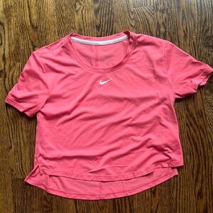 Nike Women’s pink/coral Dri-Fit Short Sleeve Cropped T-Shirt XS